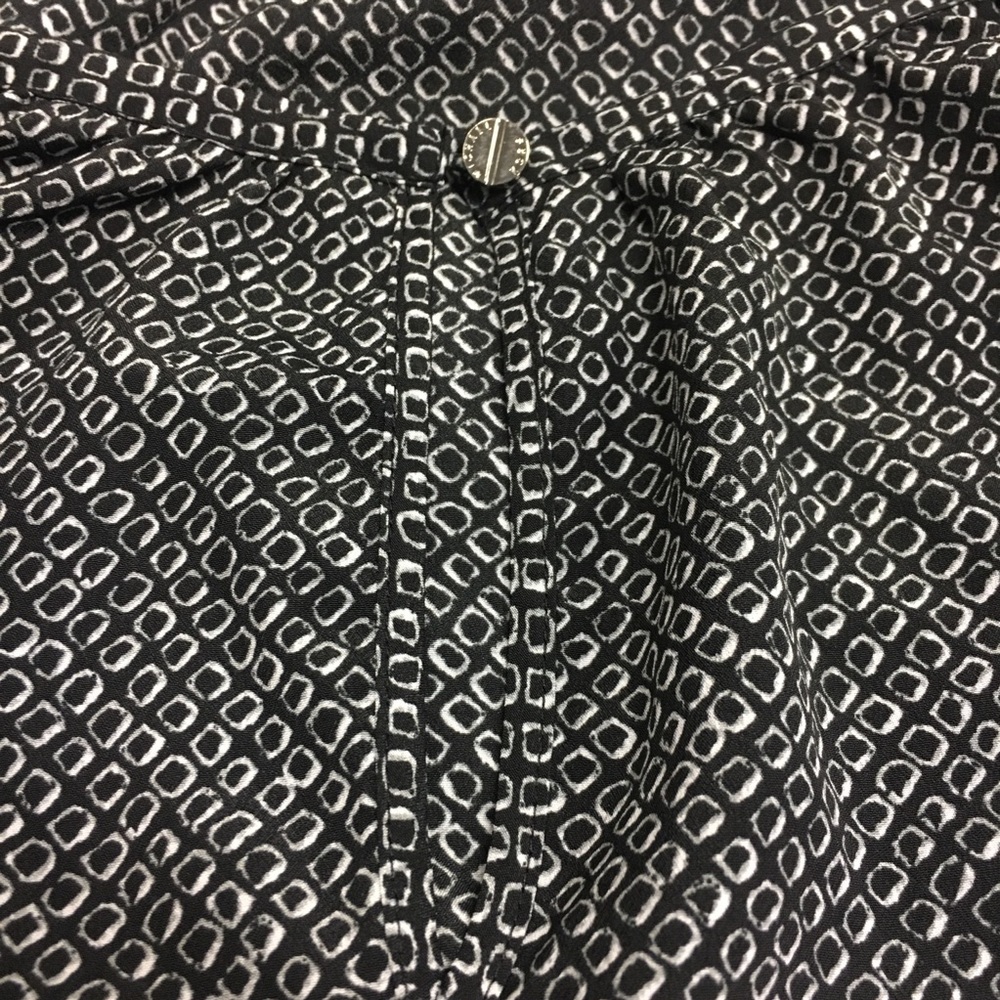Michael Kors 3/4 Adjustable Sleeve Keyhole Blouse - Picture 5 of 6